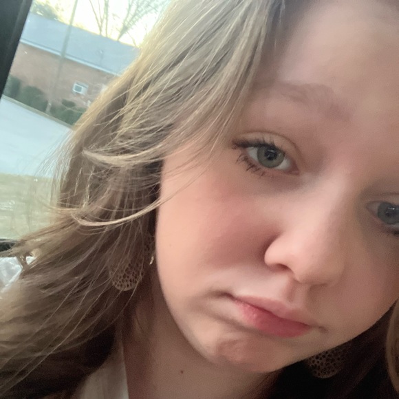 Meet your Posher, Kaylen - Picture 1 of 1